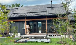 太陽光発電システムと蓄電システム施工例